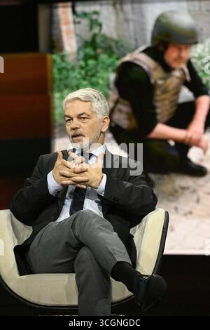 Carlo Masala Politologe 08/25 ihr Carlo Masala am 27. August 2025 in Markus Lanz , ZDF Aufzeichnung vom 26. August 2025 TV Fernsehen Talkshow Talkshow Talkshow Deutschland deutsch deutscher Mann Militärexperte Politikwissenschaftler Wissenschaftler Politik deutscher Politikwissenschaftler hoch halb sitzend sprechend gestikuliert auf Monitor Bildschirm Robert Habeck Helm Schutzweste *** Carlo Masala Politikwissenschaftler 08 25 Ihr Carlo Masala am 27. August 2025 in Markus Lanz , ZDF Aufnahme vom 26. August 2025 TV TV-Talkshow Talkshow Germany German man Militärexperte Politikwissenschaftler Deutschland Stockfoto