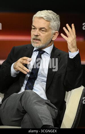 Carlo Masala Politologe 08/25 ihr Carlo Masala am 27. August 2025 in Markus Lanz , ZDF Aufzeichnung vom 26. August 2025 TV Fernsehen Talkshow Talkshow Talkshow Deutschland deutsch deutscher Mann Militärexperte Politikwissenschaftler Wissenschaftler Politik deutscher Politikwissenschaftler hoch halb sitzend sprechend gestikuliert *** Carlo Masala Politikwissenschaftler 08 25 Ihr Carlo Masala am 27. August 2025 in Markus Lanz , ZDF Aufnahme vom 26. August 2025 TV-Talkshow Talkshow Deutschland Deutscher Mann Militärexperte Politikwissenschaftler Politik deutscher Politikwissenschaftler High hal Stockfoto