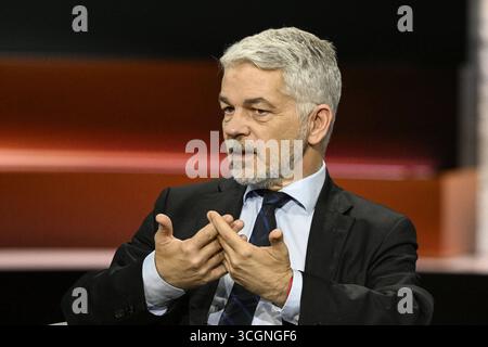 Carlo Masala Politologe 08/25 ihr Carlo Masala am 27. August 2025 in Markus Lanz , ZDF Aufzeichnung vom 26. August 2025 TV Fernsehen Talkshow Talkshow Talkshow Deutschland deutsch deutscher Mann Militärexperte Politikwissenschaftler Wissenschaftler Politik deutscher Politikwissenschaftler quer halb sitzend sprechend gestikuliert *** Carlo Masala Politikwissenschaftler 08 25 Ihr Carlo Masala am 27. August 2025 in Markus Lanz , ZDF Aufnahme vom 26. August 2025 TV-Talkshow Talkshow Deutschland Deutscher Mann Militärexperte Politikwissenschaftler Politik deutscher Politikwissenschaftler Cross ha Stockfoto