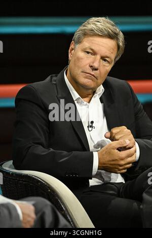 Robert Habeck Politiker 08/25 ihr Robert Habeck am 27. August 2025 in Markus Lanz , ZDF Aufzeichnung vom 26. August 2025 TV Fernsehen Talkshow Talkshow Deutschland deutsch deutscher Mann Ex ehemaliger Minister Bundesminister Vizekanzler Politik Grüne Grüner Bündnis 90 die Grünen Autor deutscher Politiker hoch halb sitzend neutral zuhörend *** Robert Habeck Politiker 08 25 Ihr Robert Habeck am 27. August 2025 in Markus Lanz , ZDF Aufnahme vom 26. August 2025 TV-Talkshow Talkshow Deutschland Deutscher Mann Ex-Minister Bundesminister Vizekanzler Politkanzler Grüne Politik Stockfoto