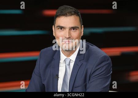 Jan Philipp Burgard Journalist 08/25 Ihr Jan Philipp Burgard am 28. August 2025 in Markus Lanz , ZDF Aufzeichnung vom 27. August 2025 TV Fernsehen Talkshow Talkshow Deutschland deutsch deutscher Mann Journalismus Autor Chefredakteur DIE WELT deutscher Journalist Journalismus quer Porträt lächelnd *** Jan Philipp Burgard Journalist 08 25 Ihr Jan Philipp Burgard am 28. August 2025 in Markus Lanz , ZDF Aufnahme vom 27. August 2025 TV TV-Talkshow Talkshow Deutschland Deutscher Mann Journalismus Autor Chefredakteur DIE WELT Journalist Journalismus Querporträt lächelnd Stockfoto