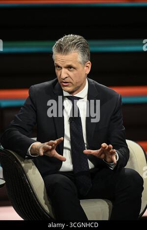 Thorsten frei Politiker 08/25 Ihr Thorsten frei am 28. August 2025 in Markus Lanz , ZDF Aufzeichnung vom 27. August 2025 TV Fernsehen Talkshow Talkshow Deutschland deutsch deutscher Mann Politik CDU Kanzleramtschef Kanzleramt deutscher Mann Politik CDU Kanzleramt deutscher Politiker hoch halb sitzend sprechend gestikuliert *** Thorsten frei Politiker 08 25 ihr Thorsten frei am 28. August 2025 in Markus Lanz , ZDF Aufnahme vom 27. August 2025 TV Talkshow Talkshow Deutschland deutscher Mann Politik CDU Chef des Bundeskanzleramtes deutscher Politiker High halb sitzend Sprechen gestikulierend Stockfoto