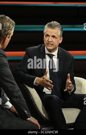 Markus Lanz li. mit Thorsten frei 08/25 Ihr Markus Lanz li. Und Thorsten frei am 28. August 2025 in Markus Lanz , ZDF Aufzeichnung vom 27. August 2025 TV Fernsehen Talkshow Talkshow Deutschland deutsch deutscher Mann Männer Politiker Politik CDU Kanzleramtschef Kanzleramt Italien Italienisch Italienisch-deutscher Moderator Fotografie Fotograf Journalist Journalismus Journalismus Journalist Autor Moderator Moderator deutsch-italienisch Moderator Fotograf Politiker hoch halb sitzend sprechend gestikuliert *** Markus Lanz li mit Thorsten frei 08 25 ihr Markus La Stockfoto