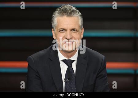 Thorsten frei Politiker 08/25 Ihr Thorsten frei am 28. August 2025 in Markus Lanz , ZDF Aufzeichnung vom 27. August 2025 TV Fernsehen Talkshow Talkshow Deutschland deutsch deutscher Mann Politik CDU Kanzleramtschef Kanzleramt deutscher Mann Politik deutscher Politiker quer Porträt lächelnd *** Thorsten frei Politiker 08 25 ihr Thorsten frei am 28. August 2025 in Markus Lanz , ZDF Aufnahme vom 27. August 2025 TV TV-Talkshow Talkshow Deutschland Deutsche Mann Politik CDU Kanzleramtsleiter Bundeskanzleramt deutscher Politiker Kreuzporträt lächelnd Stockfoto