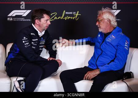 Zandvoort, Pays Bas. August 2025. VOWLES James, Teamchef von Williams Racing, Portrait und BRIATORE Flavio (ita), Alpine F1 Team, Portrait Pressekonferenz während des Formel 1 Heineken Dutch Grand Prix 2025, 15. Runde der FIA Formel 1 Weltmeisterschaft 2025 vom 29. Bis 31. August 2025 auf dem Zandvoort Circuit, in Zandvoort, Niederlande - Foto Eric Alonso/DPPI Credit: DPPI Media/Alamy Live News Stockfoto