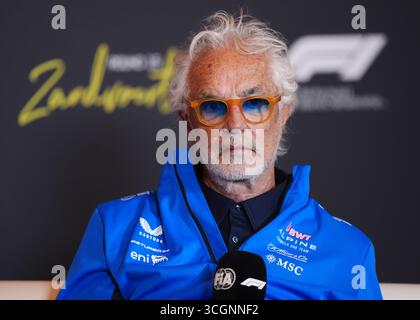 Alpine Executive Advisor Flavio Briatore während einer Pressekonferenz im Circuit Zandvoort, Holland. Bilddatum: Freitag, 29. August 2025. Stockfoto