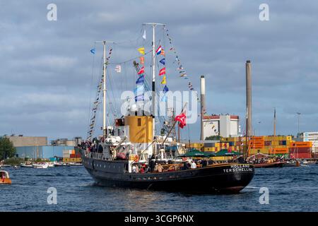 Amsterdam, Niederlande, 20. August 2025; Segeln Sie alle fünf Jahre SEGELN SIE Amsterdam 2025 nautische Veranstaltung auf dem Nordseekanal mit Tall Ships Stockfoto
