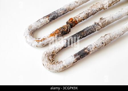 Altes defektes, ausgebranntes elektrisches Heizelement Stockfoto