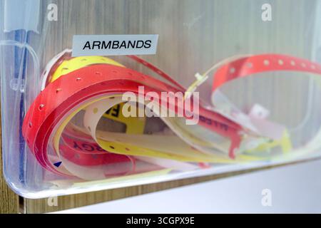 Miami Beach Florida, Mount Mt. Sinai Medical Center Center Krankenhaus, innen innen, Notaufnahme Abteilung, Plastikbehälter Aufbewahrungsbehälter Armbänder, Re Stockfoto