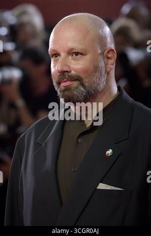 Venedig, Italien. August 2025. VENEDIG, ITALIEN - 28. AUGUST: Yorgos Lanthimos besucht den roten Teppich „Bugonia“ während des 82. Internationalen Filmfestivals von Venedig am 28. August 2025 in Venedig. Quelle: dpa/Alamy Live News Stockfoto