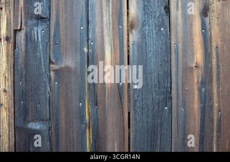Alte Hölzerne Scheunentür – Rustikaler Hintergrund Stockfoto