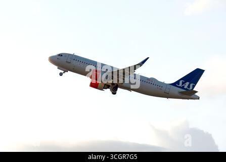 SAS, Scandinavian Airlines System, Airbus A320 Flugzeug, Heathrow Airport, London, England, Vereinigtes Königreich, Europa Stockfoto