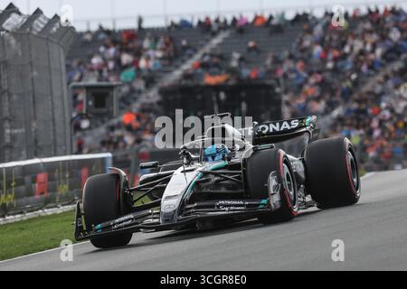 Niederlande, 29. August 2025. Formel 1 großer Preis von Heineken Dutch 2025 auf dem Circuit Zandvoort in Zandvoort, Niederlande. Im Bild: George Russell aus Großbritannien fährt das (63) Mercedes AMG Petronas F1 Team W16 während des zweiten Trainings © Piotr Zajac/Alamy Live News Stockfoto