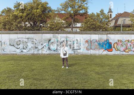 Die Berliner Mauer trennte Ost- und West-Berlin von 1961 bis 1989, symbolisierte die Teilung des Kalten Krieges und endete mit der Wiedervereinigung Deutschlands. Stockfoto