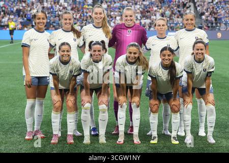Seattle, Usa. August 2025. Seattle Reign FC steht für das traditionelle Foto vor einem NWSL-Spiel gegen San Diego Wave FC am 29. August 2025 im Lumen Field in Seattle, Washington. (Foto Nate Koppelman/SIPA USA) Credit: SIPA USA/Alamy Live News Stockfoto