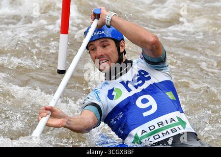 Ljubljana, Slowenien. 30. August 2025. Ljubljana, Slowenien, 30. August 2025, Jiri Prskavec, Tschechische Republik, im Einsatz während der Kanuvorläufe der Männer beim ICF Canoe Slalom World Cup 2025 auf dem Tacen Whitewater Course, Ljubljana, Slowenien. (Foto: Natasa Kupljenik/Sports Press Photo) Credit: SPP Sport Press Photo. /Alamy Live News Stockfoto