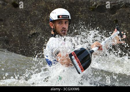 Ljubljana, Slowenien. 30. August 2025. Ljubljana, Slowenien, 30. August 2025, Vojtech Heger aus Tschechien im Einsatz beim Kanu-Finale der Männer beim ICF Canoe Slalom World Cup 2025 im Tacen Whitewater Finale, Ljubljana, Slowenien. (Foto: Natasa Kupljenik/Sports Press Photo) Credit: SPP Sport Press Photo. /Alamy Live News Stockfoto