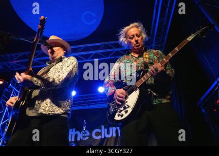 Newcastle, Großbritannien - 29. August 2025. Peter Buck (REM) und Luke Haines spielen einen ausverkauften Auftritt im Cluny, Newcastle upon Tyne. Quelle: Jill O'Donnell/Alamy Live News Stockfoto