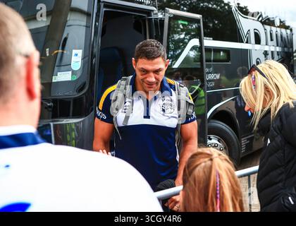 Rumpf, Großbritannien. 30. August 2025. Ryan Hall of Leeds Rhinos begrüßt Fans beim Spiel der Betfred Super League Runde 24 Hull FC gegen Leeds Rhinos im MKM Stadium, Hull, Vereinigtes Königreich, 30. August 2025 (Foto: Richard Bierton/News Images) in Hull, Vereinigtes Königreich am 30. August 2025. (Foto: Richard Bierton/News Images/SIPA USA) Credit: SIPA USA/Alamy Live News Stockfoto