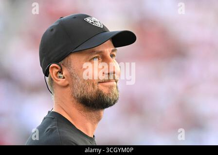 vor Spielbeginn: Trainer Trainer Sebastian Hoeness VfB Stuttgart Porträt VfB Stuttgart vs Borussia Mönchengladbach BMG 30.08.2025 DFL-VORSCHRIFTEN VERBIETEN JEDE VERWENDUNG VON FOTOGRAFIEN ALS BILDSEQUENZEN UND/ODER QUASI-VIDEO Stockfoto