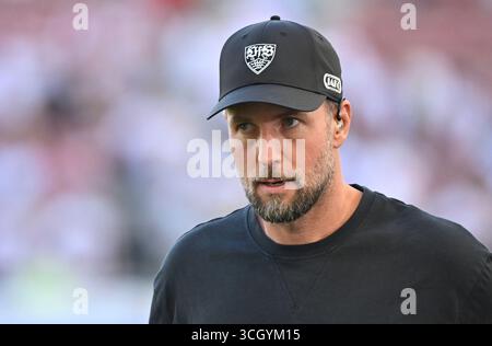 vor Spielbeginn: Trainer Trainer Sebastian Hoeness VfB Stuttgart Porträt VfB Stuttgart vs Borussia Mönchengladbach BMG 30.08.2025 DFL-VORSCHRIFTEN VERBIETEN JEDE VERWENDUNG VON FOTOGRAFIEN ALS BILDSEQUENZEN UND/ODER QUASI-VIDEO Stockfoto