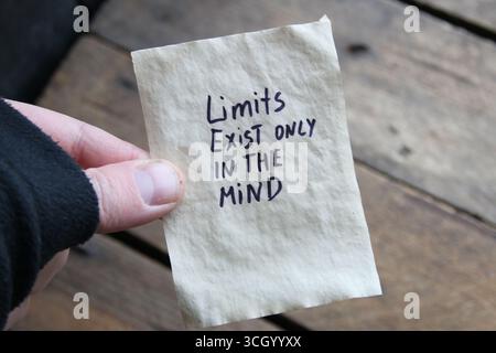 Limit gibt es nur im Verstand. Motivationszitate. Stockfoto