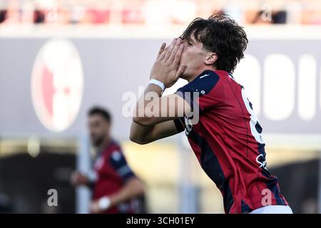 Bologna, Italien. 31. August 2025. Giovanni Fabbian vom FC Bologna reagiert beim Fußballspiel der Serie A 2025/2026 zwischen Bologna FC und Como 1907 im Renato dall’Ara Stadion in Bologna (Italien) am 31. August 2025. Quelle: Insidefoto/Alamy Live News Stockfoto