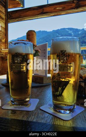 MONGUELFO, ITALIEN 10. AUGUST 2025: Ein bekanntes Lagerbier aus Südtirol in Italien. Stockfoto