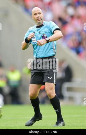 Match-Schiedsrichter Anthony Taylor, während des Premier League-Spiels zwischen Sunderland und Brentford im Stadium of Light, Sunderland am Samstag, den 30. August 2025. (Foto: Scott Llewellyn | MI News) Credit: MI News & Sport /Alamy Live News Stockfoto