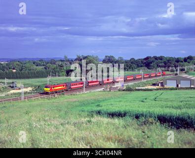 Eine Elektrolokomotive der Baureihe 90 Nr. 90017, die am 13. Juni 2005 in der Altstadt von Linslade in Betrieb war. Stockfoto
