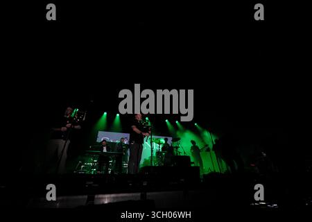 Jedburgh, Großbritannien. 30. August 2025. Skipinnish tritt am ersten Tag des EdgeFest 2025 im LilliardsEdge bei Jedburgh am 30. August 2025 auf. EdgeFest 2025, Musikfestival. Ein wachsendes Musikfestival in den schottischen Grenzen, das jetzt im dritten Jahr in Lilliardsedge in der Nähe von Jedburgh stattfindet. Musik und Unterhaltung für die ganze Familie, unter dem großen Dach. Hauptbühnenbesetzung ( Credit: Rob Gray/Alamy Live News) Stockfoto