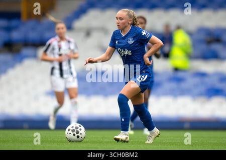 UK. 30. August 2025. Everton FC gegen Juventus FC ist für die Vorsaison geeignet. GOODISON PARK ENGLAND - 30. August 2025 Katie Robinson aus Everton während der Vorsaison freundlich. Quelle: ALAN EDWARDS/Alamy Live News Stockfoto