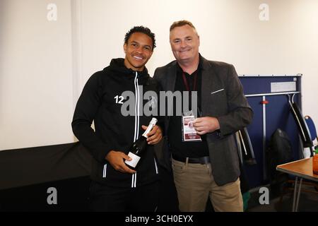 Das Spiel zwischen Chelmsford City FC und Chesham United FC in der Enterprise National League South im Melbourne Stadium. (Foto: Tiego Grenho) Stockfoto