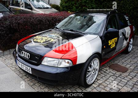 Przemysl, Polen - 23. August 2025: Ein Audi Safety Car mit auffälligen Aufklebern, fotografiert in Przemysl, Polen Stockfoto