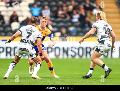 Rumpf, Großbritannien. 30. August 2025. James McDonnell von Leeds Rhinos in Aktion während des Spiels der Betfred Super League Runde 24 Hull FC gegen Leeds Rhinos im MKM Stadium, Hull, Vereinigtes Königreich, 30. August 2025 (Foto: Richard Bierton/News Images) in Hull, Vereinigtes Königreich am 30. August 2025. (Foto: Richard Bierton/News Images/SIPA USA) Credit: SIPA USA/Alamy Live News Stockfoto