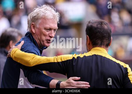 Wolverhampton, Großbritannien. 30. August 2025. David Moyes und Vitor Pereira, der Trainer der Wolves, waren vor dem Spiel der Premier League zwischen den Wolverhampton Wanderers und Everton im Molineux-Stadion in Wolverhampton, England. /Alamy Live News Stockfoto