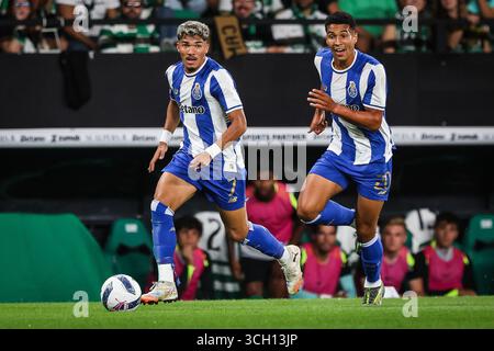 Lissabon, Portugal. 30. August 2025. William GOMES vom FC Porto und Alberto COSTA vom FC Porto während der portugiesischen Meisterschaft, Liga Portugal Fußballspiel zwischen Sporting CP und FC Porto am 30. August 2025 im Jose Alvalade Stadion in Lissabon, Portugal - Foto Matthieu Mirville (David Martins)/DPPI Credit: DPPI Media/Alamy Live News Stockfoto