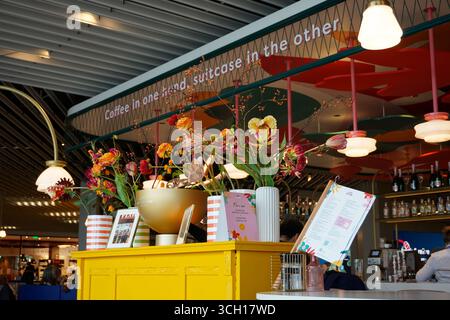 Ein Bild von einem netten Café am Flughafen Schipol, Amsterdam Stockfoto