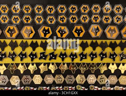 Wolverhampton, Großbritannien. 30. August 2025. Wölfe-Abzeichen während des Spiels Wolverhampton Wanderers gegen Everton Premier League in Molineux, Wolverhampton. Der Bildnachweis sollte lauten: David Klein/Sportimage Credit: Sportimage Ltd/Alamy Live News Stockfoto