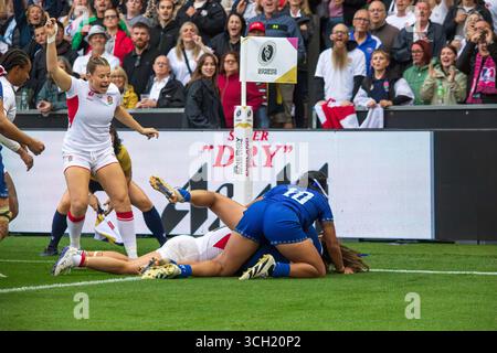 Northampton, Großbritannien, 30. August 2025 England vor der Halbzeit Helena Rowland trifft in der Ecke im Pool A der Frauen-Rugby-Weltmeisterschaft, Cinch Stadium, Franklins Gardens, Northampton, Großbritannien. Alex Williams / Alamy Live News Stockfoto