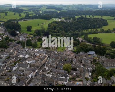 Eine Luftaufnahme von Kirby Lonsdale in Cumbria, Großbritannien Stockfoto