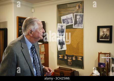San Francisco, USA. August 2025. Stilwells Enkel John Easterbrook wurde am 11. August 2025 in Saratoga in der San Francisco Bay Area, USA, in einem Interview mit der Nachrichtenagentur Xinhua aufgenommen. ZU „Feature: Ehemaliger US-General erinnert sich in China: A Wartime Friendship That Endures“ Credit: Wu Xiaoling/Xinhua/Alamy Live News Stockfoto