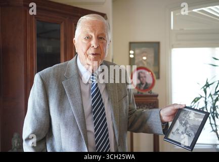 San Francisco, USA. August 2025. Stilwells Enkel John Easterbrook wurde am 11. August 2025 in Saratoga in der San Francisco Bay Area, USA, in einem Interview mit der Nachrichtenagentur Xinhua aufgenommen. ZU „Feature: Ehemaliger US-General erinnert sich in China: A Wartime Friendship That Endures“ Credit: Wu Xiaoling/Xinhua/Alamy Live News Stockfoto