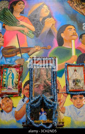 Oaxaca de Juarez, Mexiko - 26. Februar 2025: Details eines Wandgemäldes des Künstlers Cesar Villegas auf dem 20 de Noviembre Markt in Oaxaca. Stockfoto