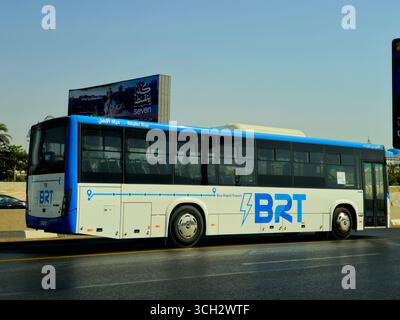 Kairo, Ägypten, 15. August 2025: Das Projekt Bus Rapid Transit (BRT) wird vom Verkehrsministerium auf der Ringstraße, einem Alter, durchgeführt Stockfoto