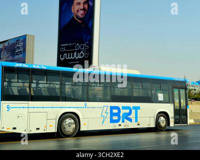 Kairo, Ägypten, 15. August 2025: Das Projekt Bus Rapid Transit (BRT) wird vom Verkehrsministerium auf der Ringstraße, einem Alter, durchgeführt Stockfoto