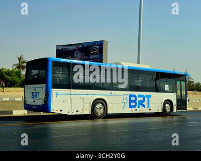 Kairo, Ägypten, 15. August 2025: Das Projekt Bus Rapid Transit (BRT) wird vom Verkehrsministerium auf der Ringstraße, einem Alter, durchgeführt Stockfoto