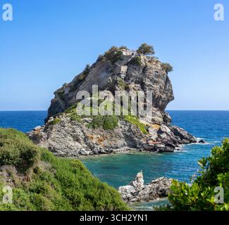 Agios Loannis Kapelle auf Skopelos, eine beliebte Touristenattraktion, die durch den Mamma Mia Film berühmt wurde. Skopelos ist eine griechische Insel in der westlichen Ägäis Stockfoto