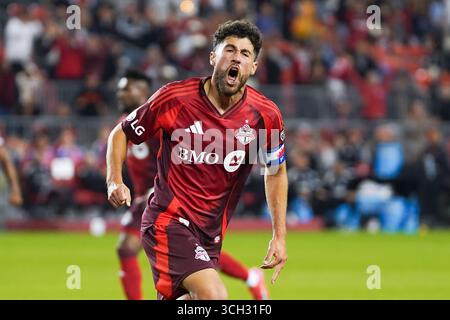 Toronto, Kanada. 31. August 2025. Jonathan Osorio #21 des Toronto FC feierte, nachdem er während des Major League Soccer Matches zwischen CF Montreal und Toronto FC im BMO Field Stadium ein Tor gegen den CF Montreal geschossen hatte. Am 30. August 2025 in Toronto, Kanada. (Foto: Leonardo Ramirez/ Credit: Eyepix Group/Alamy Live News Stockfoto