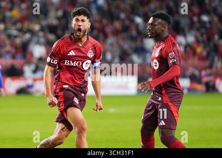 Toronto, Kanada. 31. August 2025. Jonathan Osorio #21 des Toronto FC feierte, nachdem er während des Major League Soccer Matches zwischen CF Montreal und Toronto FC im BMO Field Stadium ein Tor gegen den CF Montreal geschossen hatte. Am 30. August 2025 in Toronto, Kanada. (Foto: Leonardo Ramirez/ Credit: Eyepix Group/Alamy Live News Stockfoto